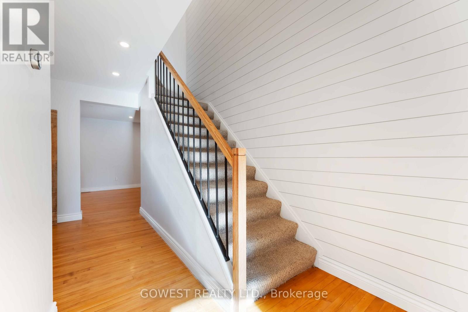 3 Bed, 2 Bath House for Sale in Ottawa – 94 FIELDGATE DRIVE, Ottawa – MLS# X13679000 - Image 21