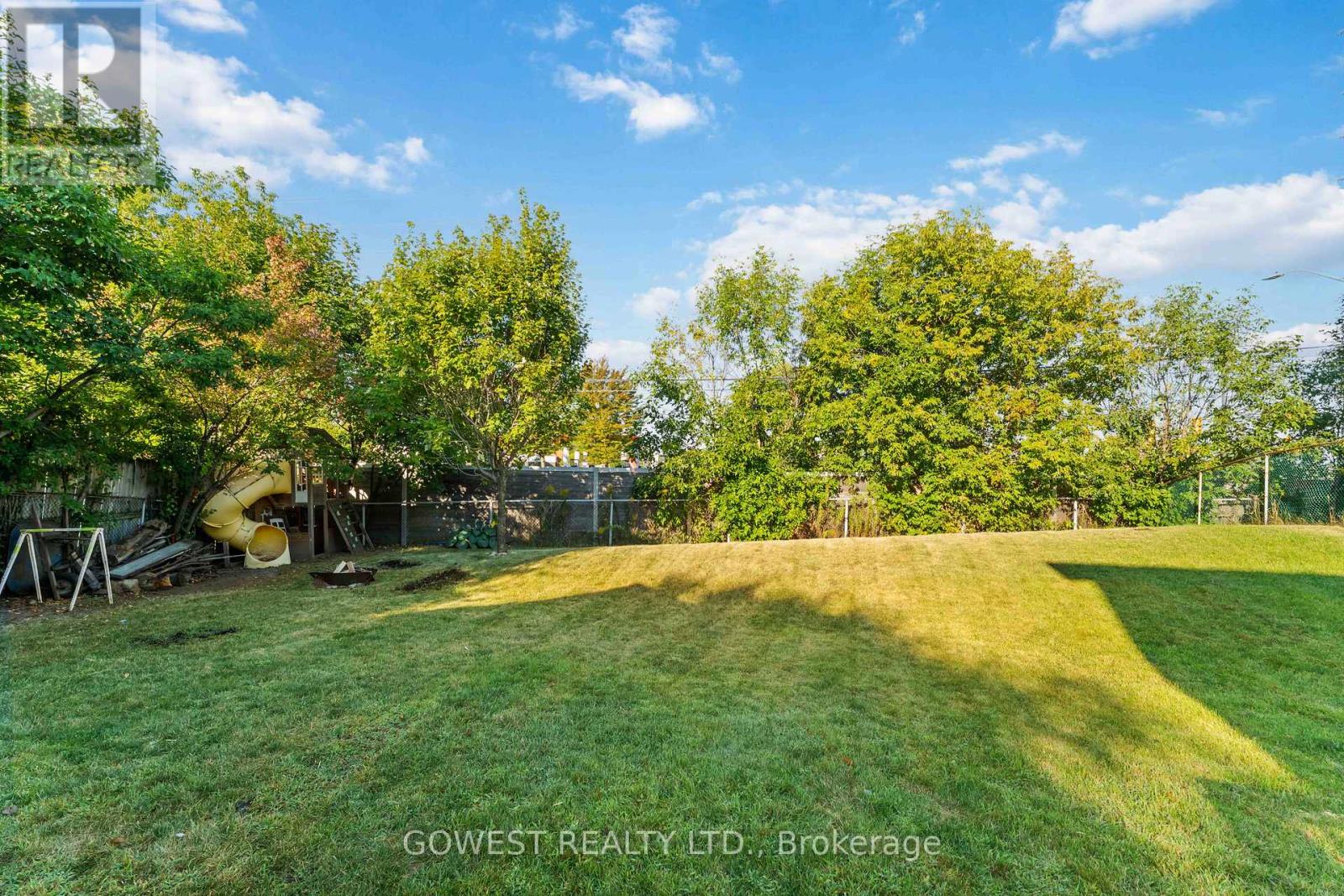 3 Bed, 2 Bath House for Sale in Ottawa – 94 FIELDGATE DRIVE, Ottawa – MLS# X13679000 - Image 28
