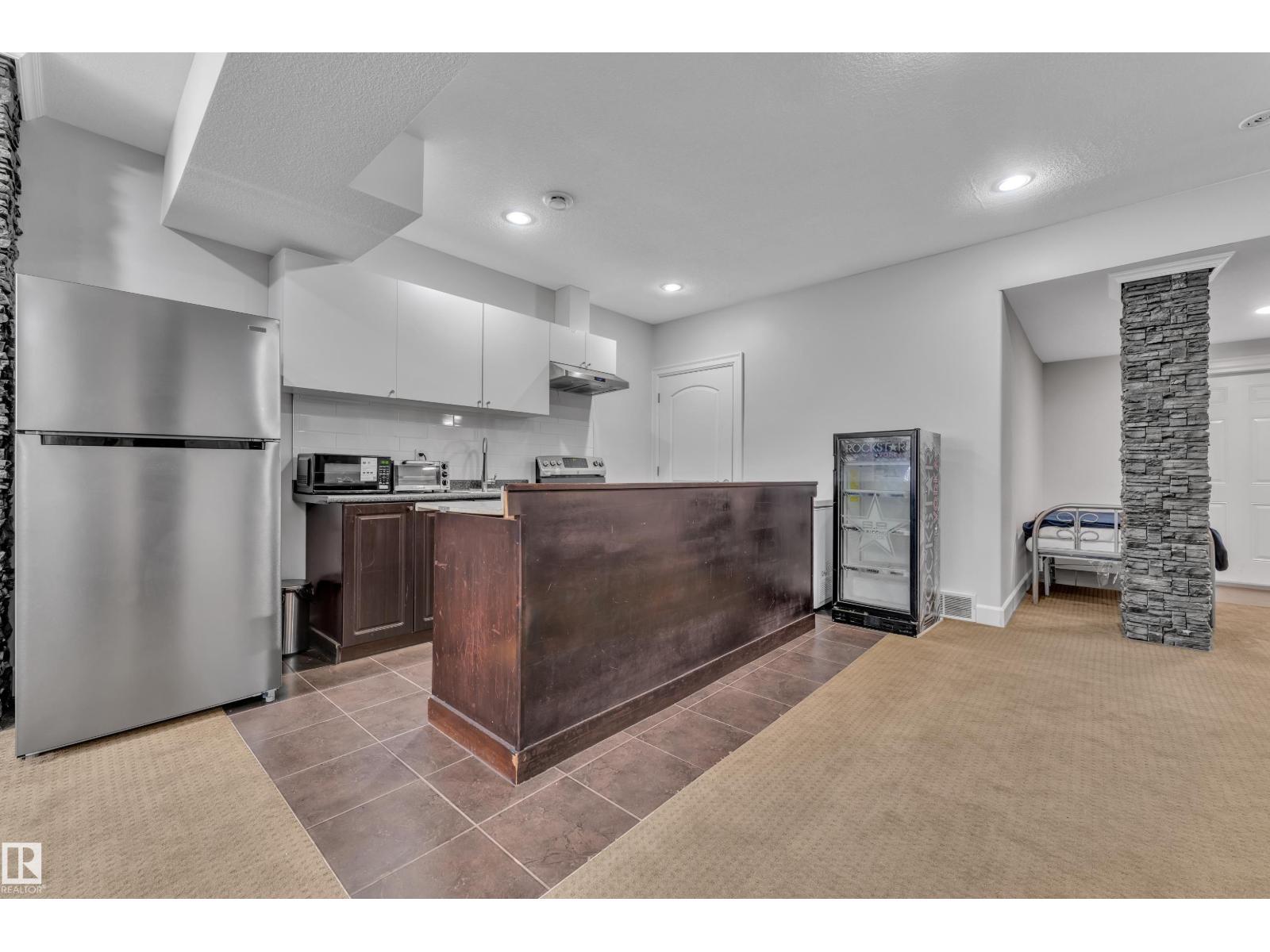 10915 175 AV NW - 33
