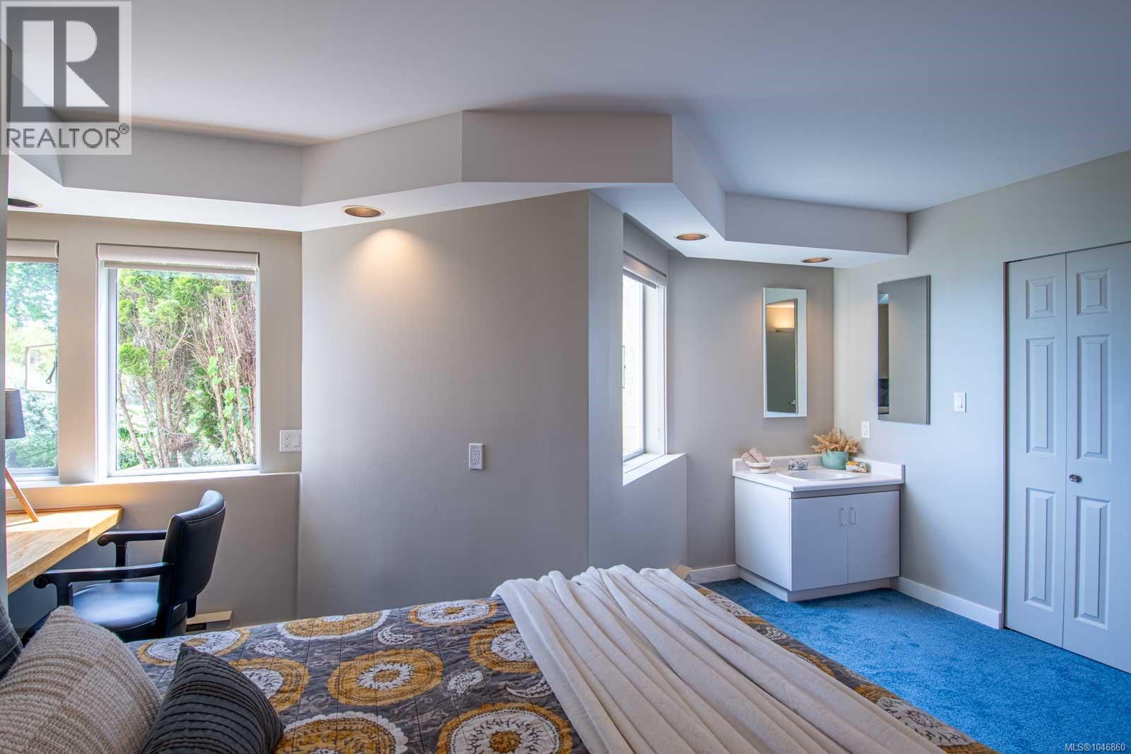 5267 Parker Ave - 73