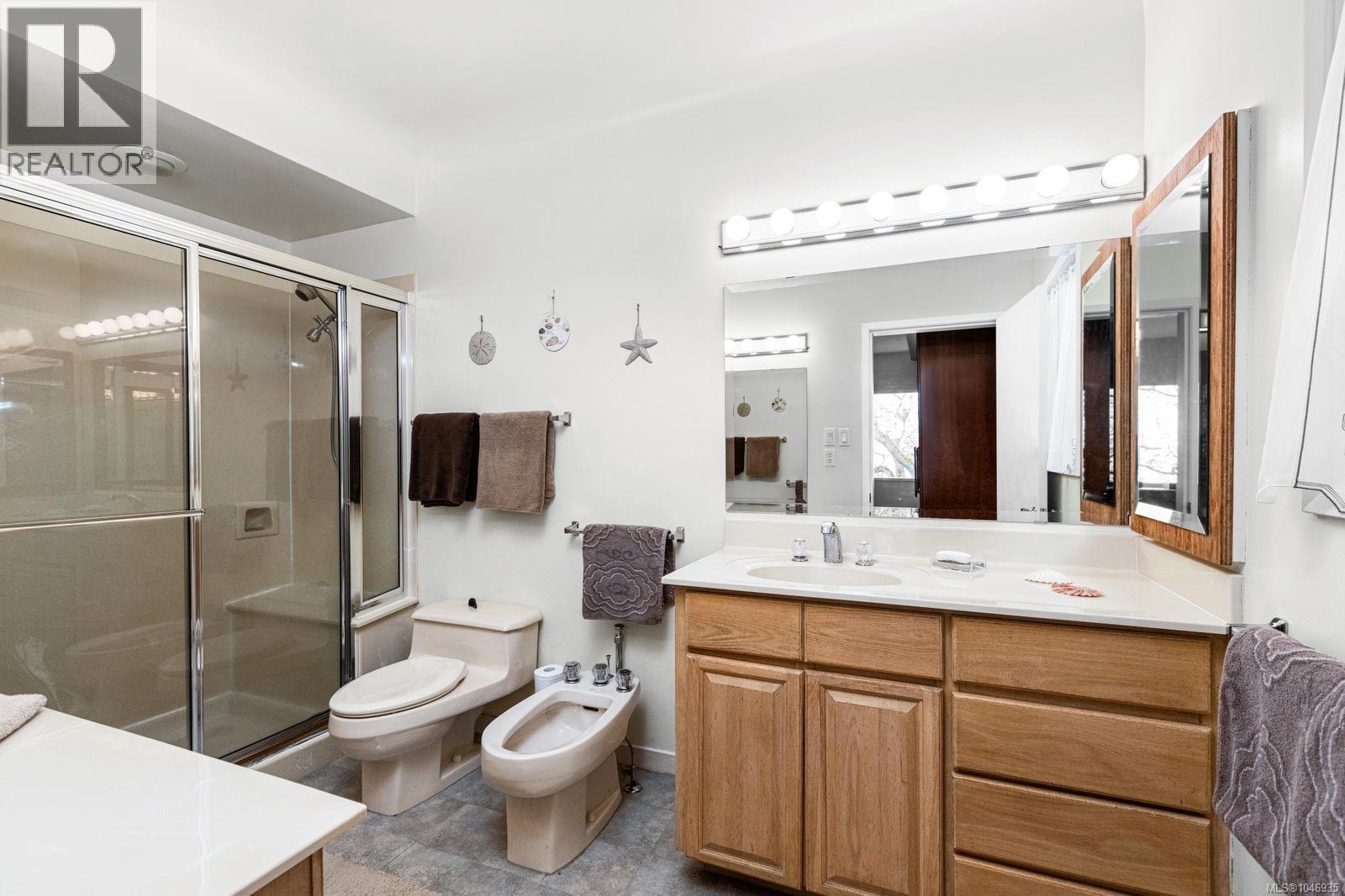 2980 Beach Dr - 15