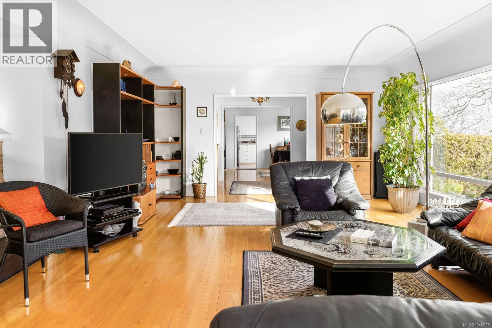 2980 Beach Dr - 4