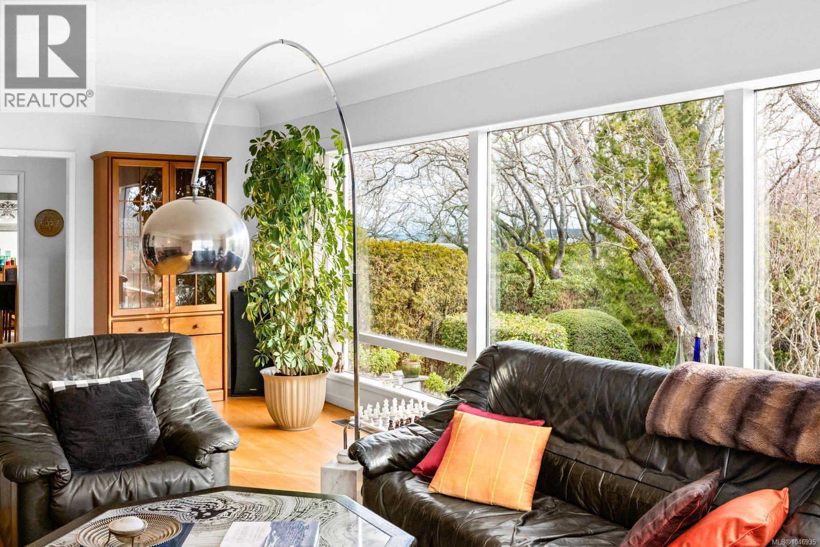  2980 Beach Drive, Oak Bay