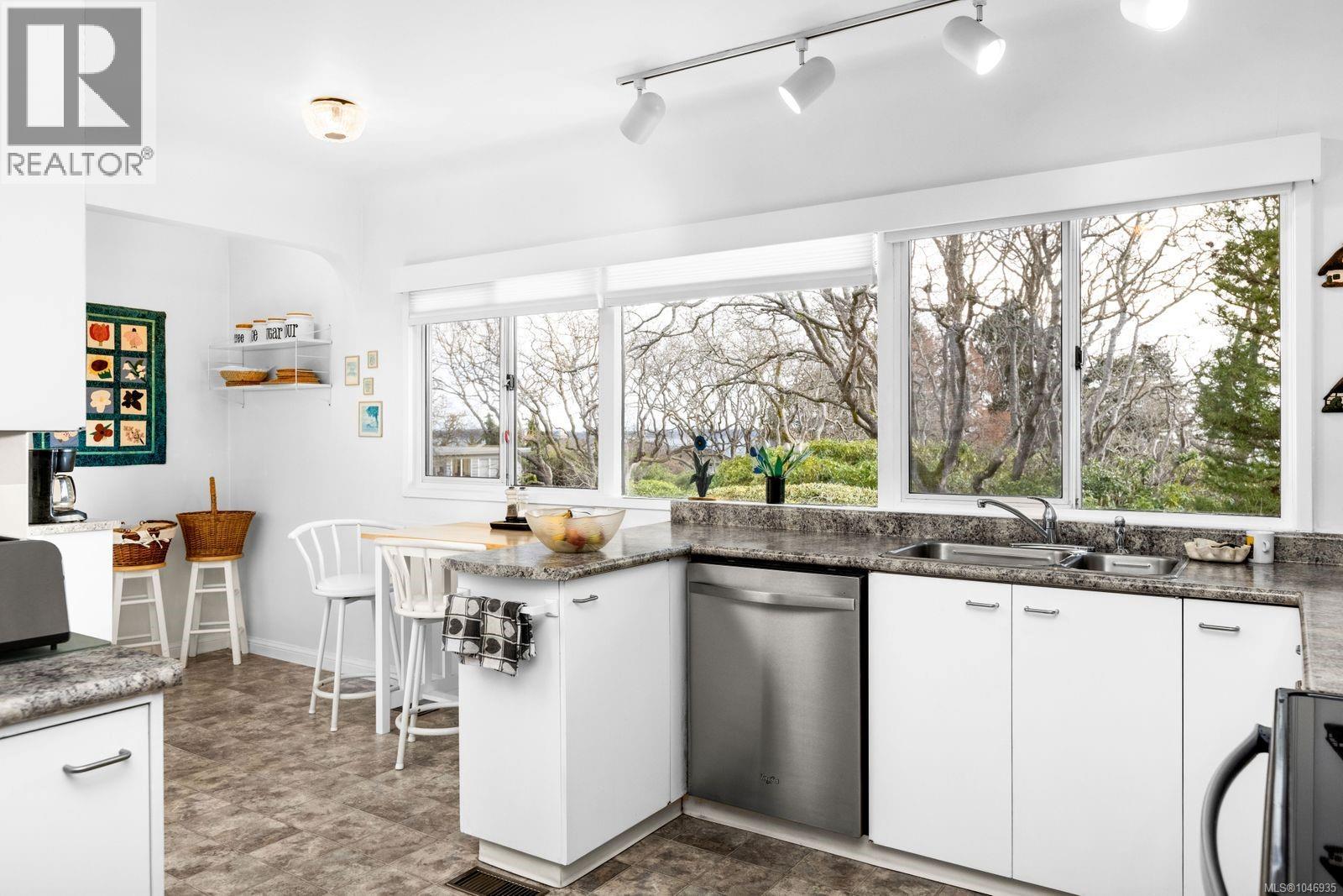  2980 Beach Drive, Oak Bay