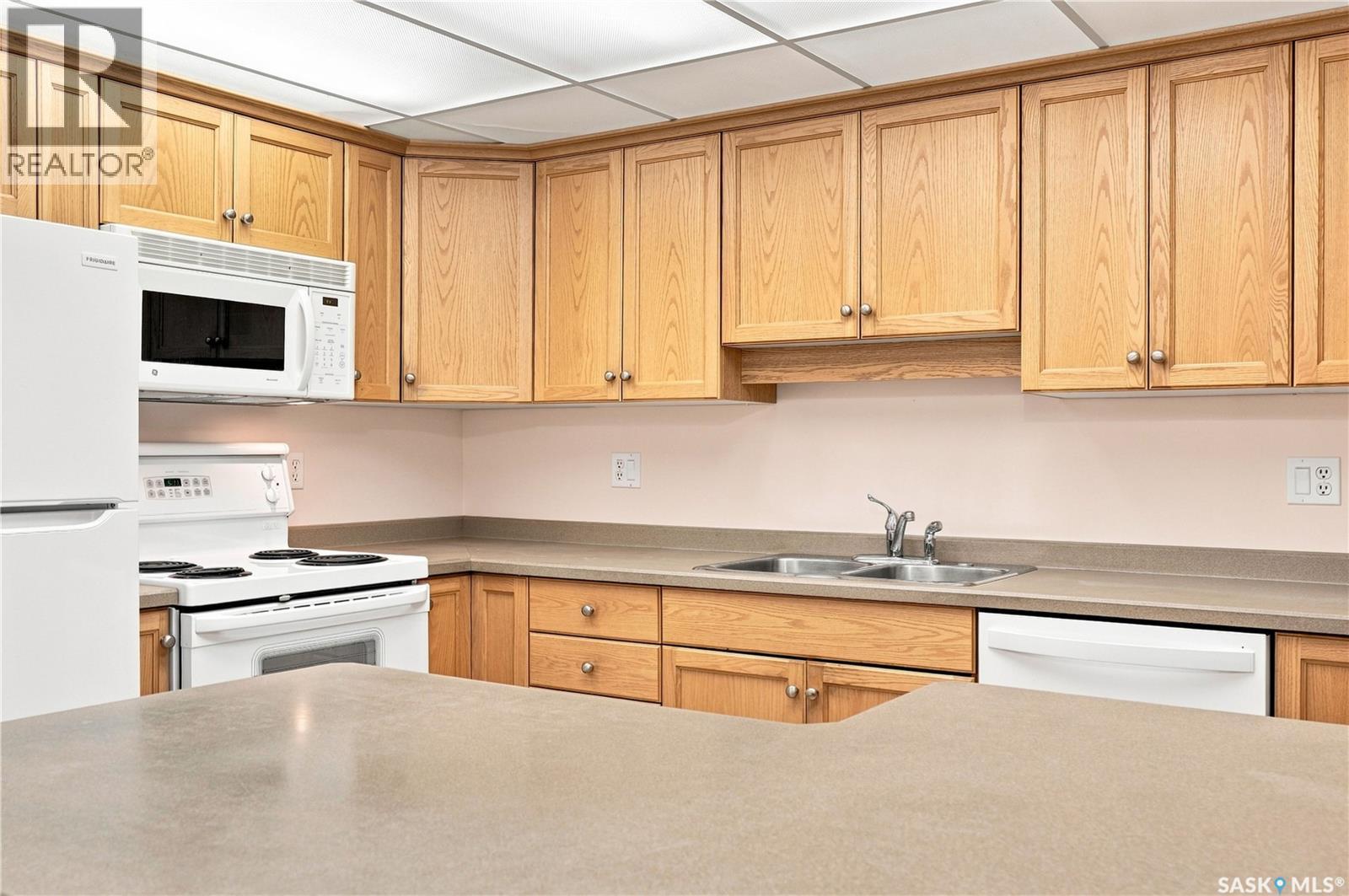 #311 1622A Acadia DRIVE - Image 8