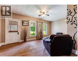 Enclosed porch - 250 Road 3 East, Kingsville, ON N9Y2E5 Photo 7