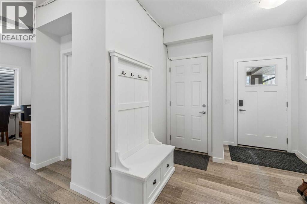 215 Lucas Terrace NW, Livingston, Calgary photo 3