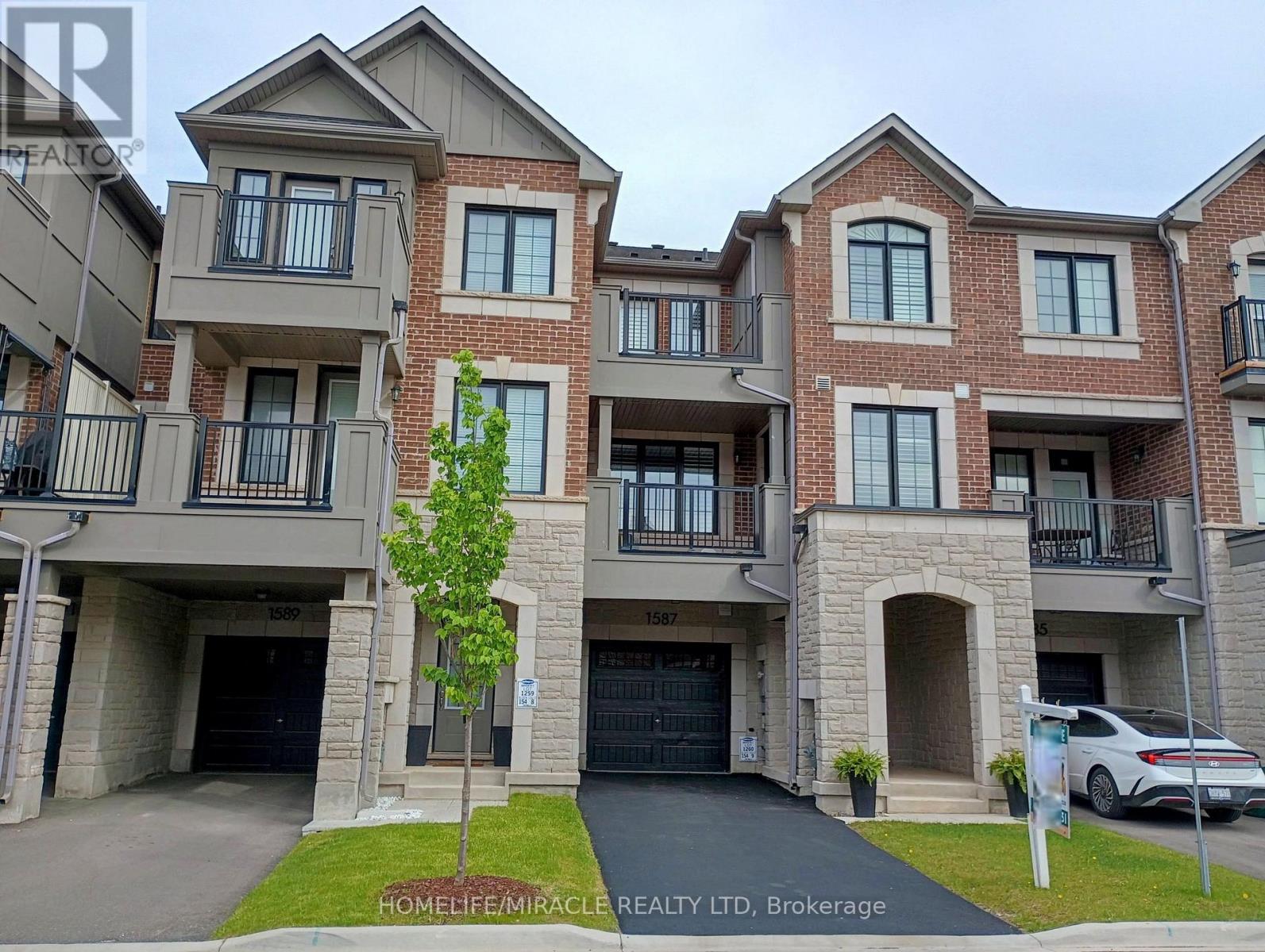Photo of 1587 Moira Crescent