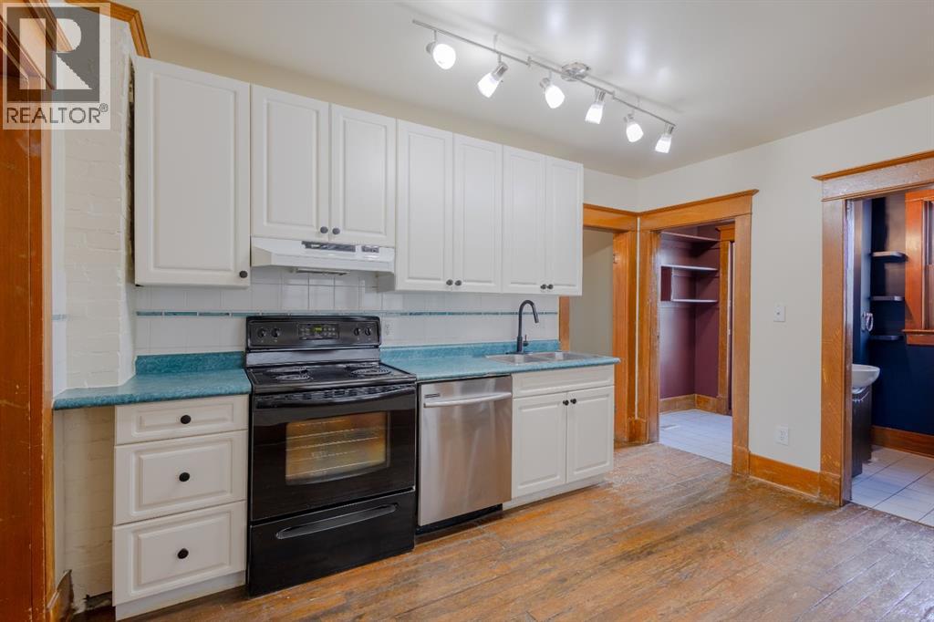 2452 28 Avenue Southwest - Photo 16