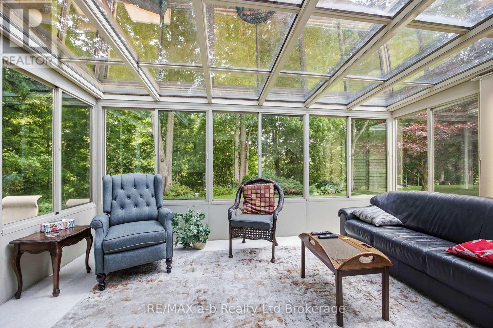 32 WILKINS CRESCENT - 19