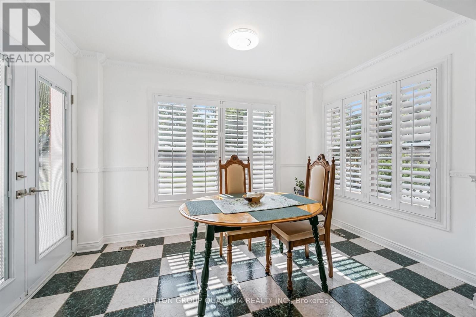 2944 KINGSWAY DRIVE - 10