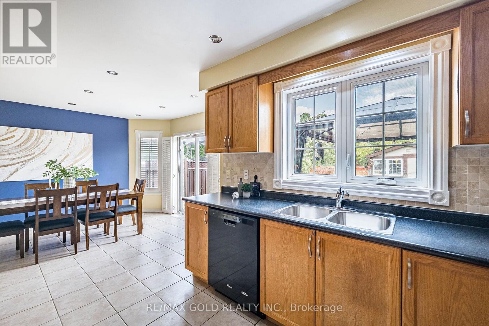 48 REDFINCH WAY - 14