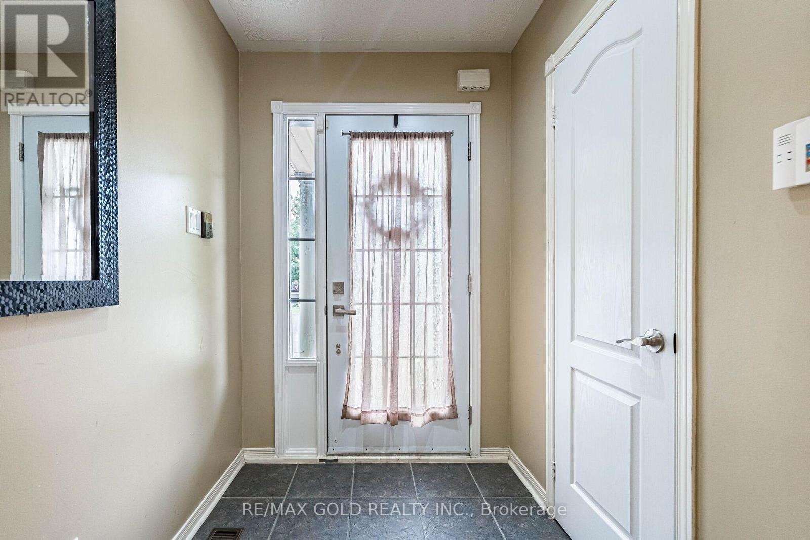 48 REDFINCH WAY - 4