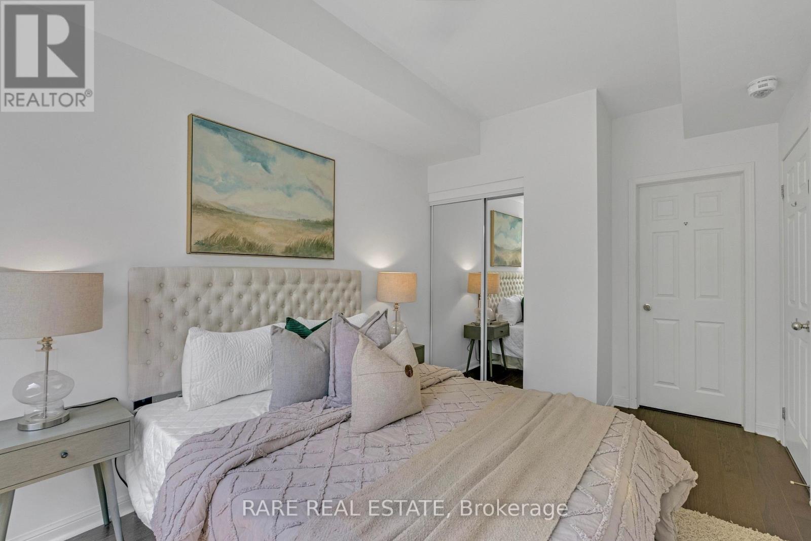 #208 639 LAWRENCE AVENUE W - 11