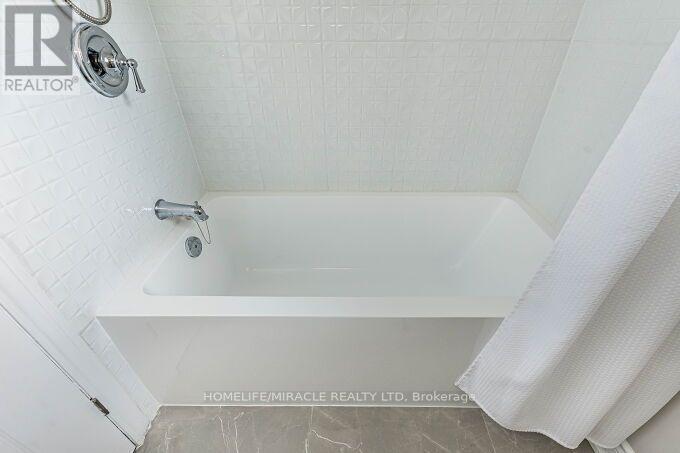 2464 BROOKHURST ROAD - 23