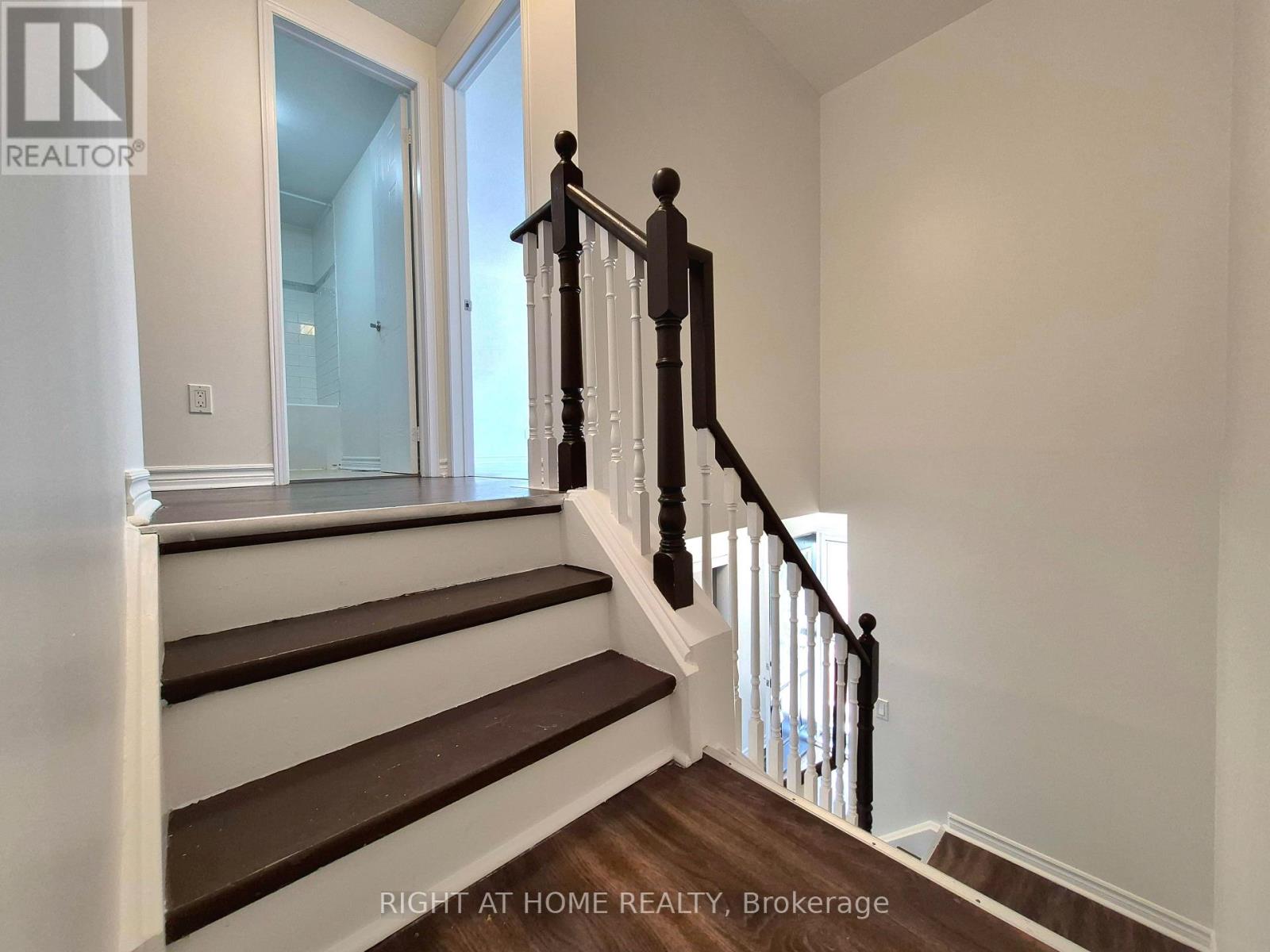 21 MCCULLOCK CRESCENT - Image 14
