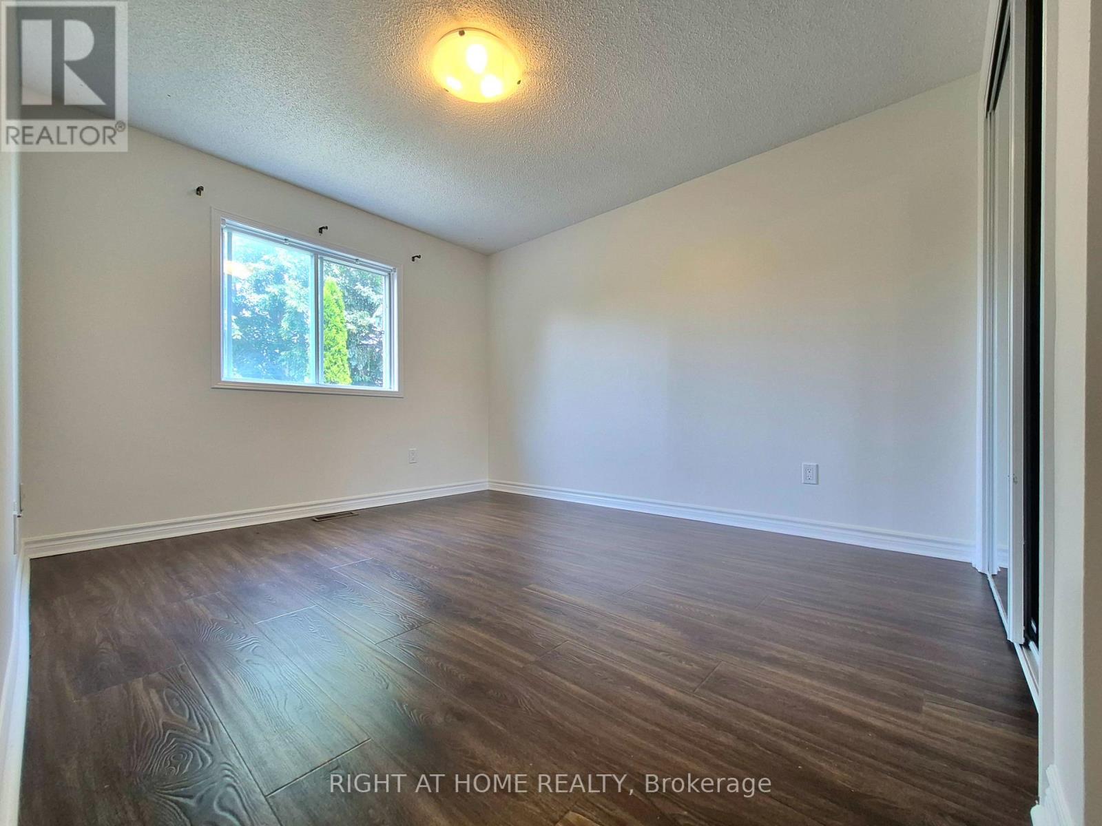 21 MCCULLOCK CRESCENT - Image 23