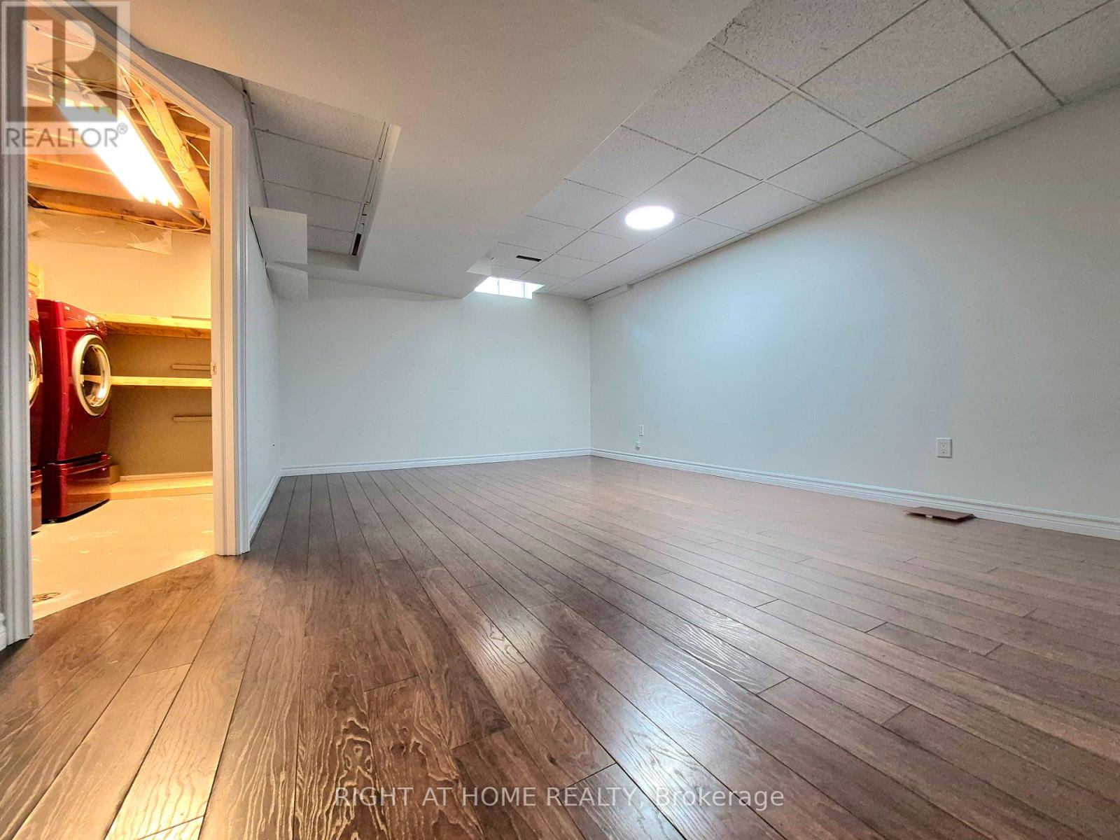 21 MCCULLOCK CRESCENT - 28