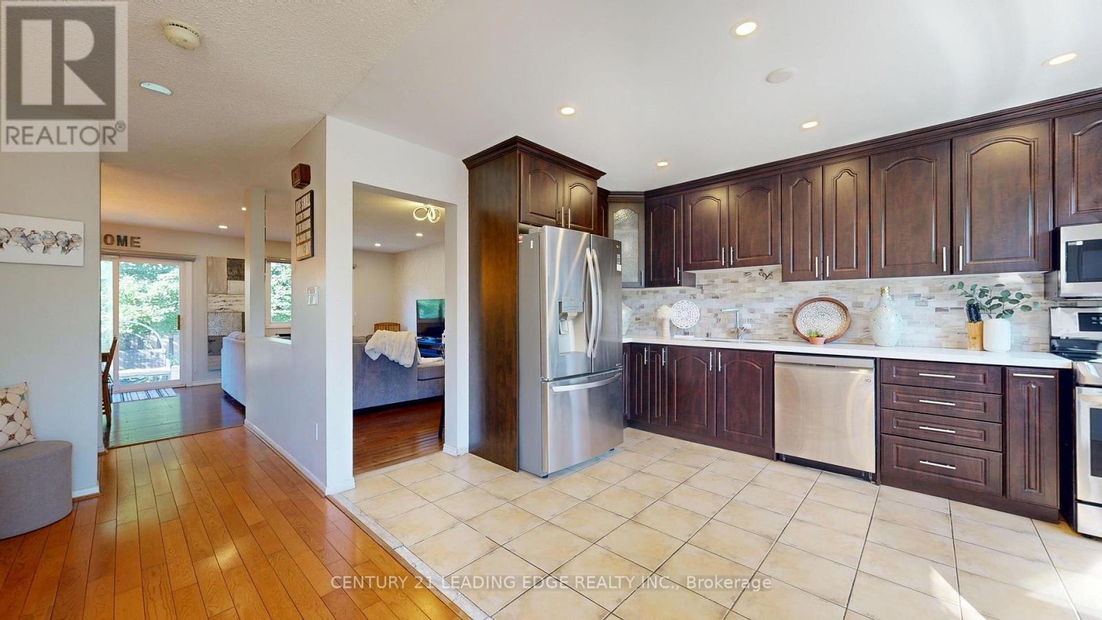 #64 2651 AQUITAINE AVENUE - Image 17