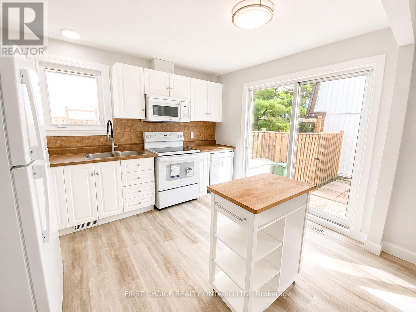 #6 837 EASTVALE DRIVE - 3