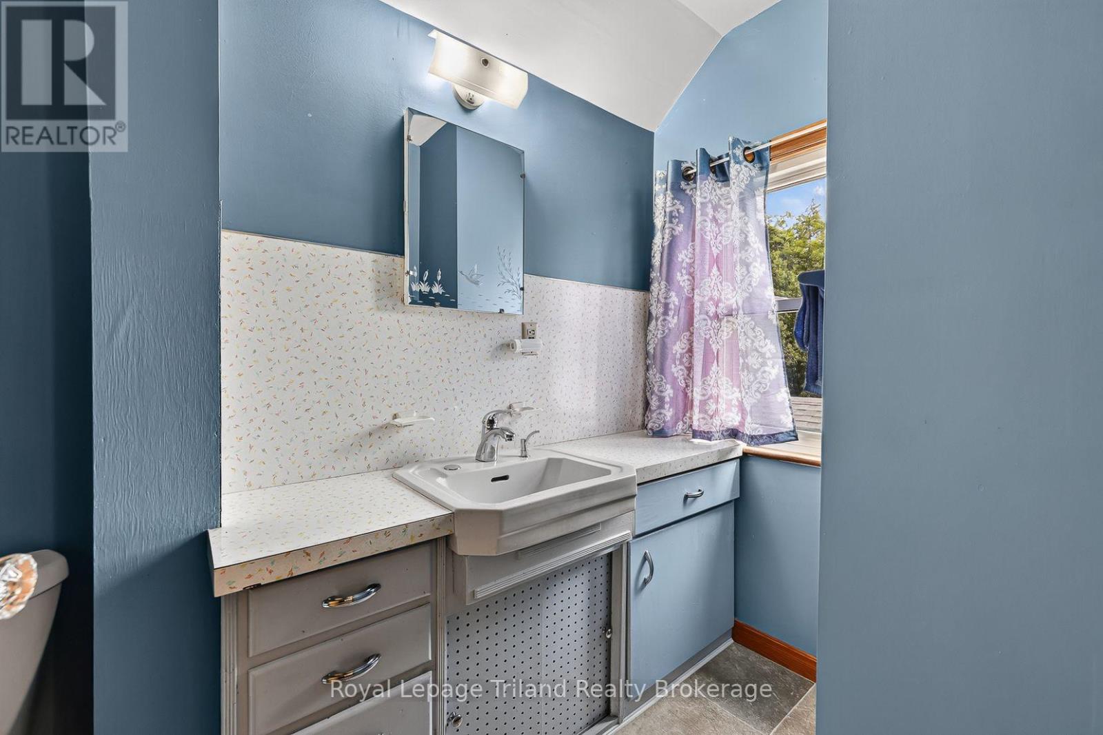 241 DELATRE STREET W - Image 28