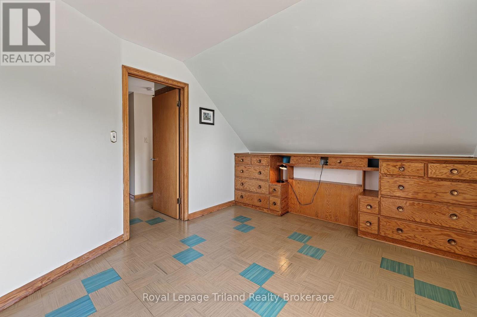 241 DELATRE STREET W - Image 31