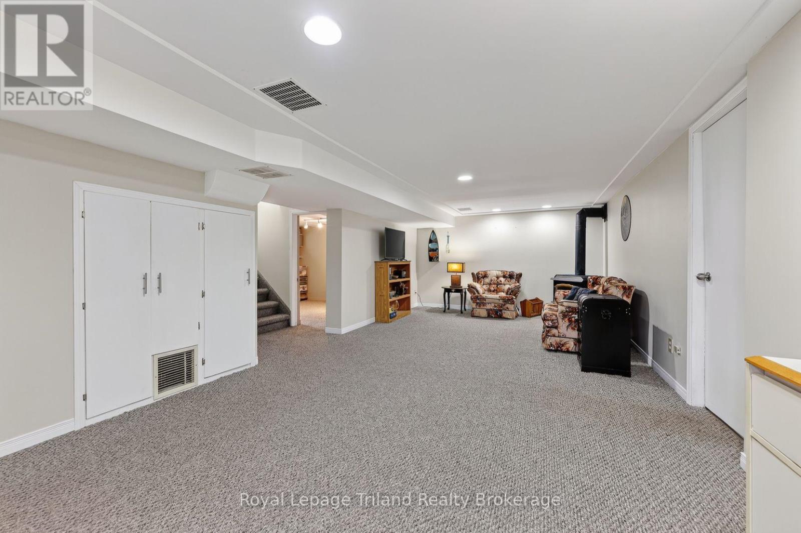 241 DELATRE STREET W - Image 34