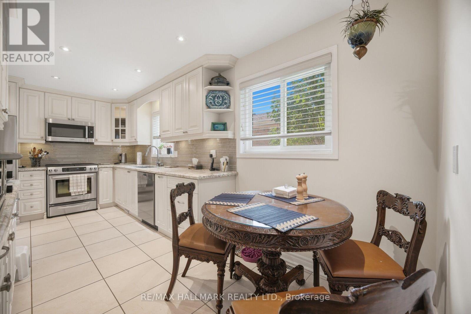 17 WELLESBOURNE CRESCENT - 14