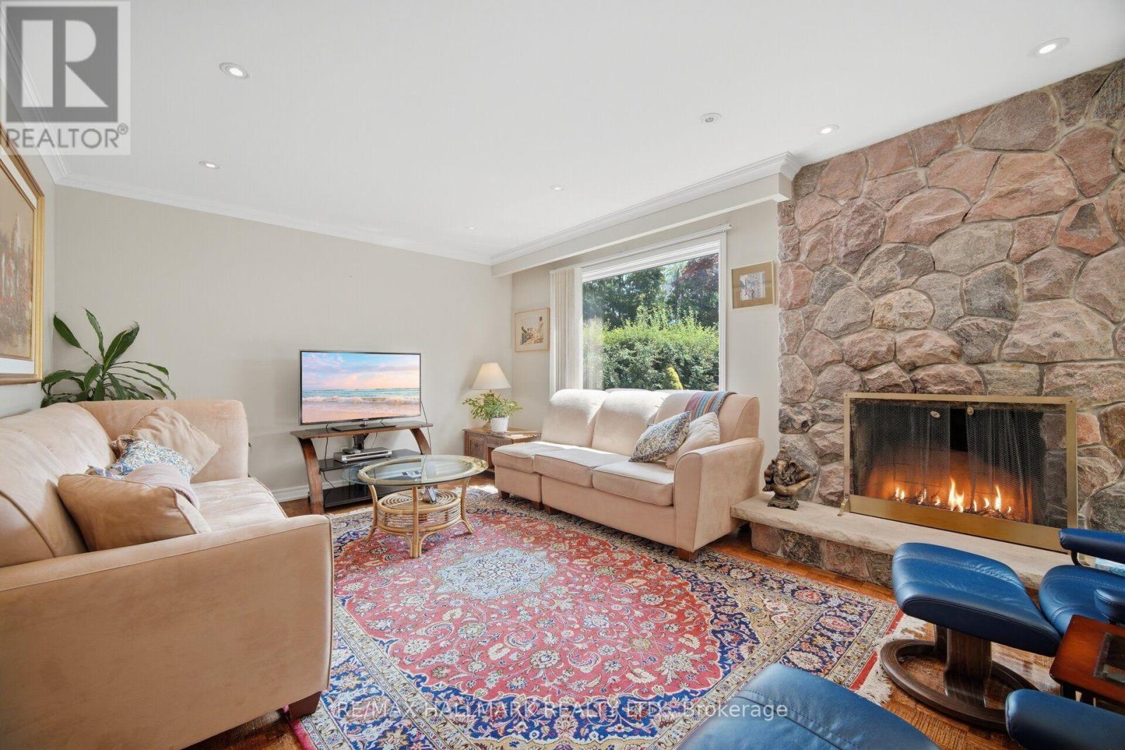 17 WELLESBOURNE CRESCENT - 16
