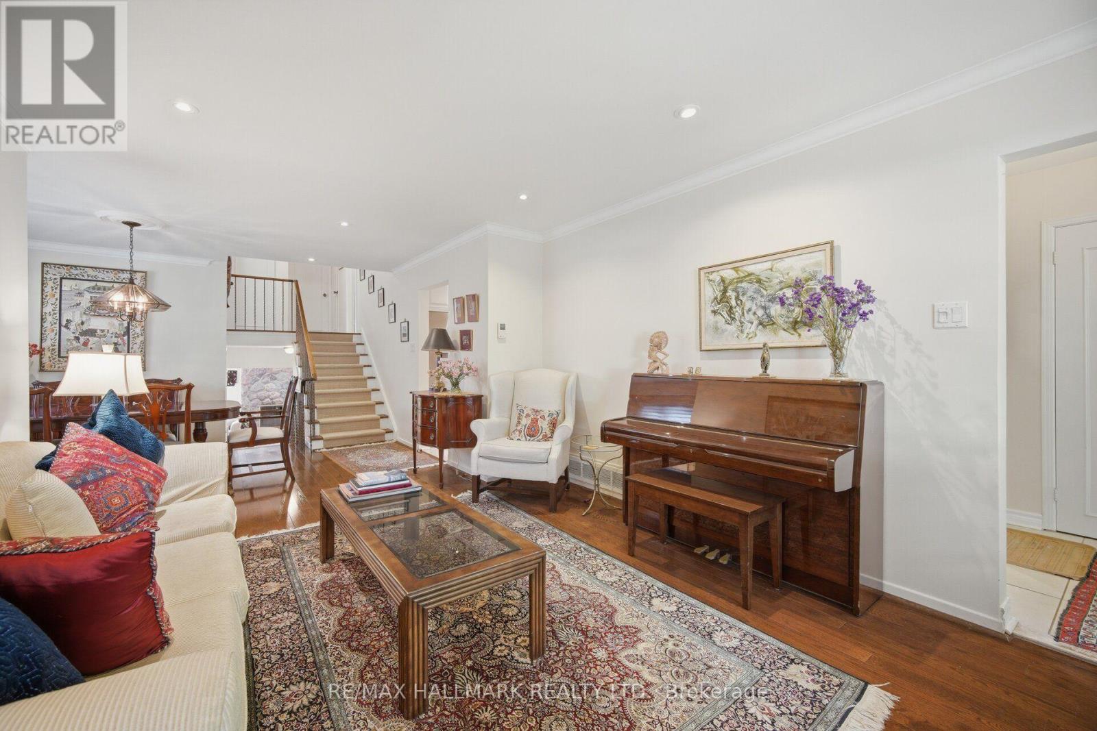 17 WELLESBOURNE CRESCENT - 9