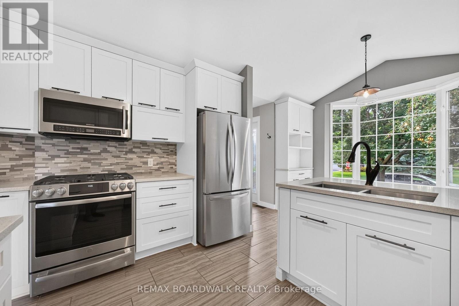 22 BURNSTEAD CRESCENT - 9