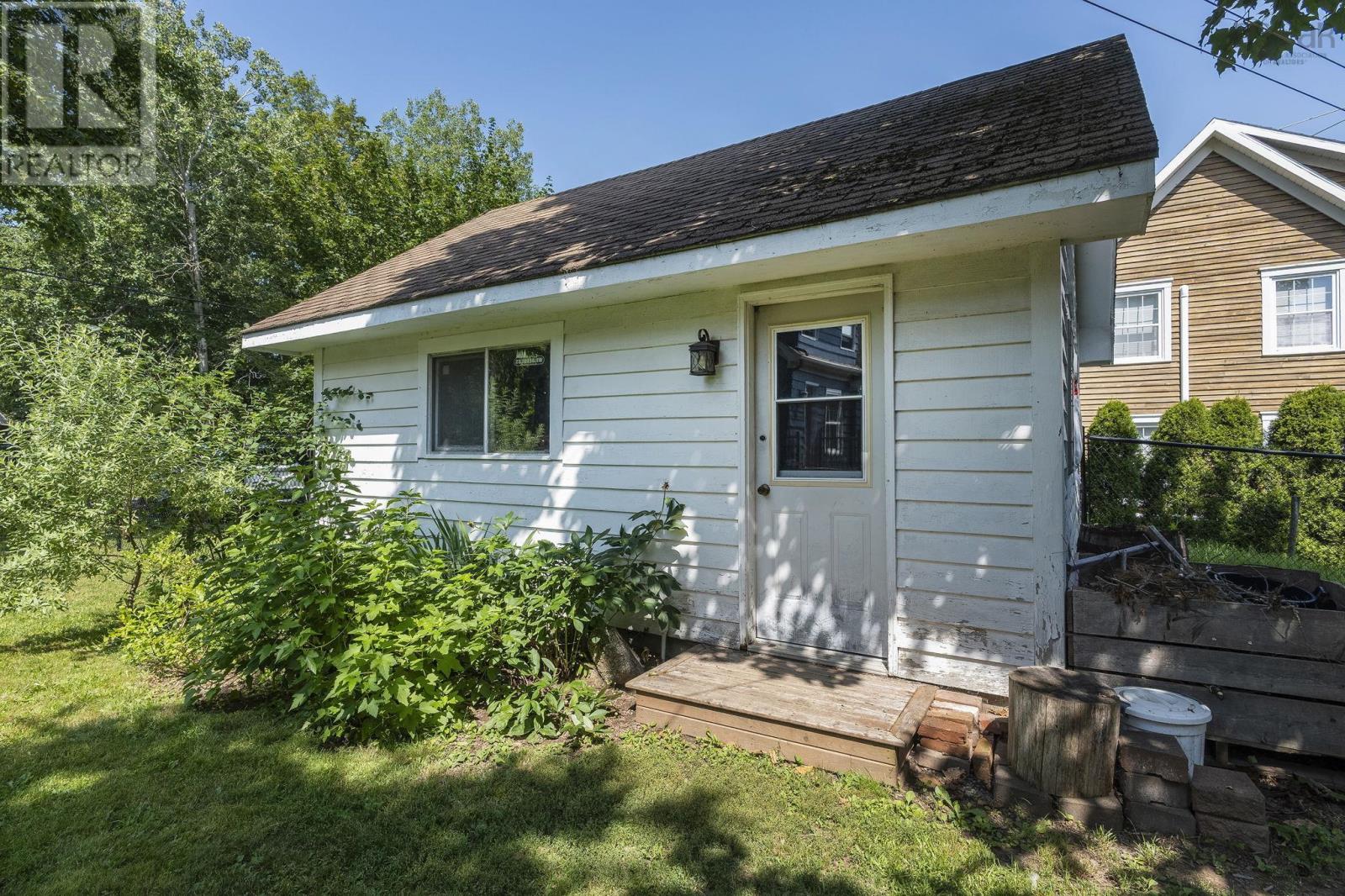 Property 38 of 43 of 164 Cottage Street