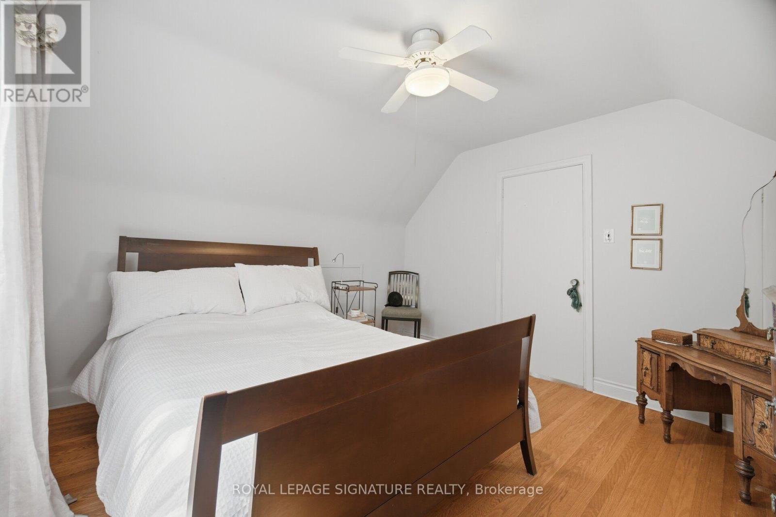 10 ELMVIEW COURT - 25