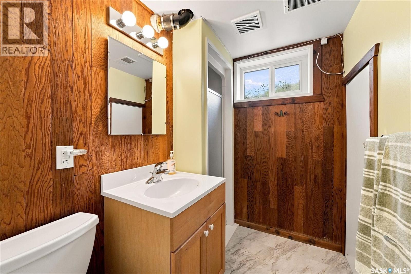 2202 Albert AVENUE - Image 32