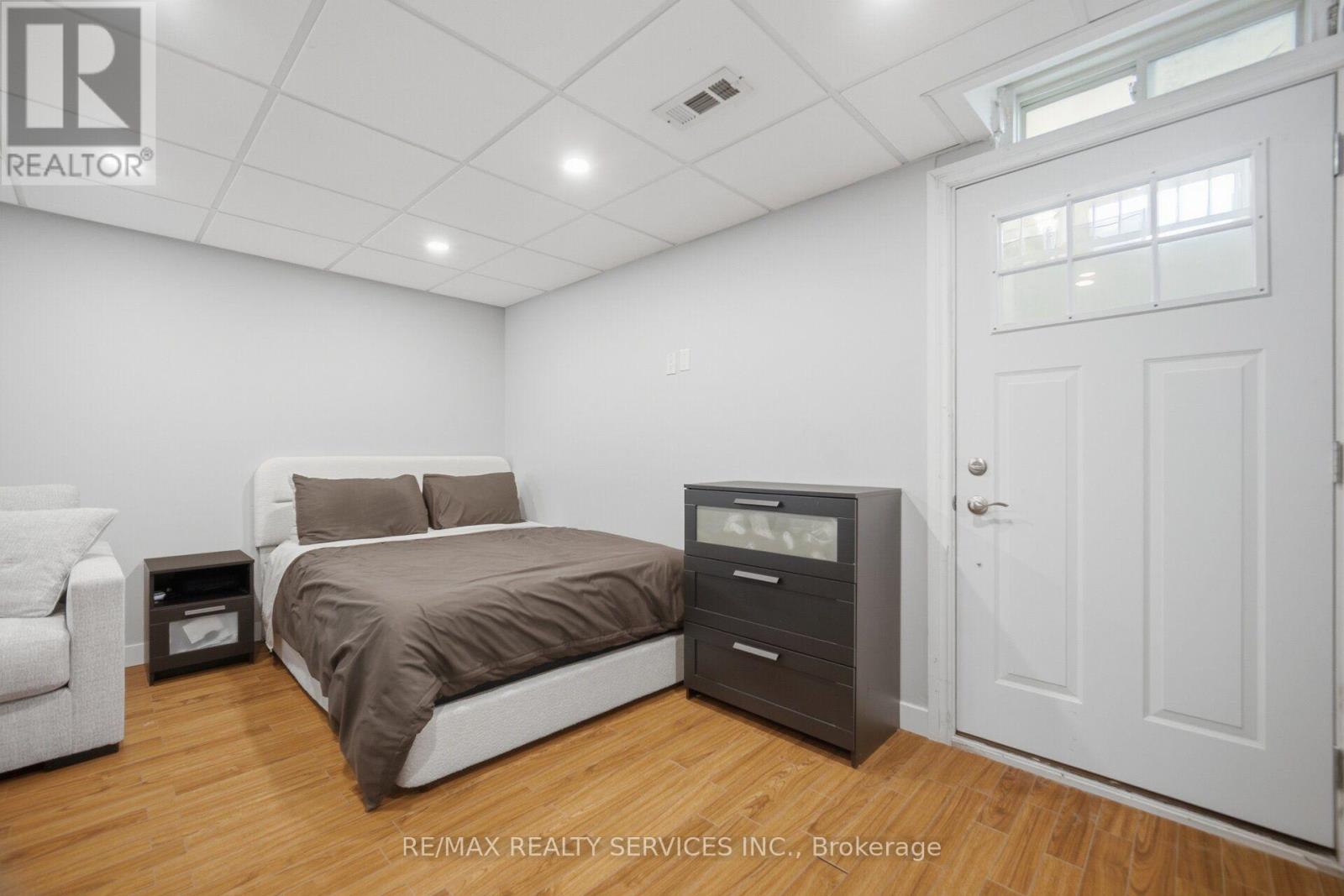 32 DEEPCORAL COURT - 39
