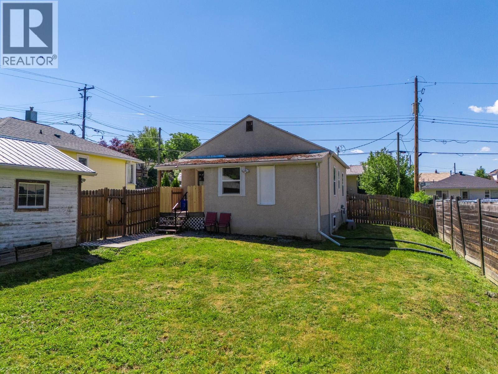 820 IBBITSON Street - 23