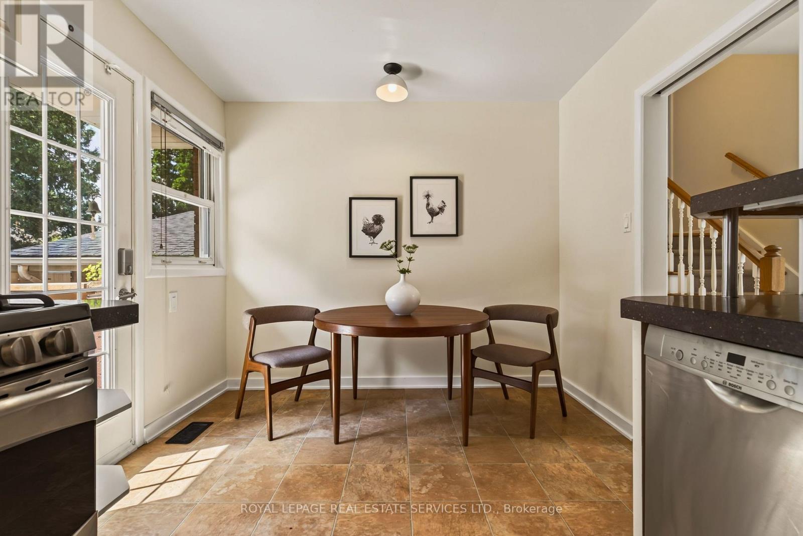 17 LYNNDALE DRIVE - 19