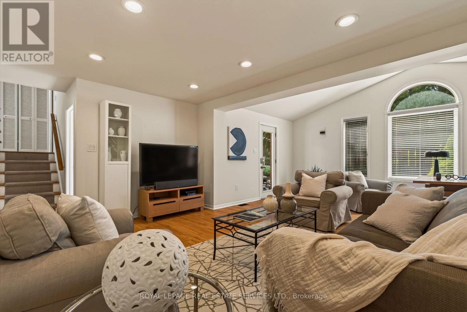 17 LYNNDALE DRIVE - 35
