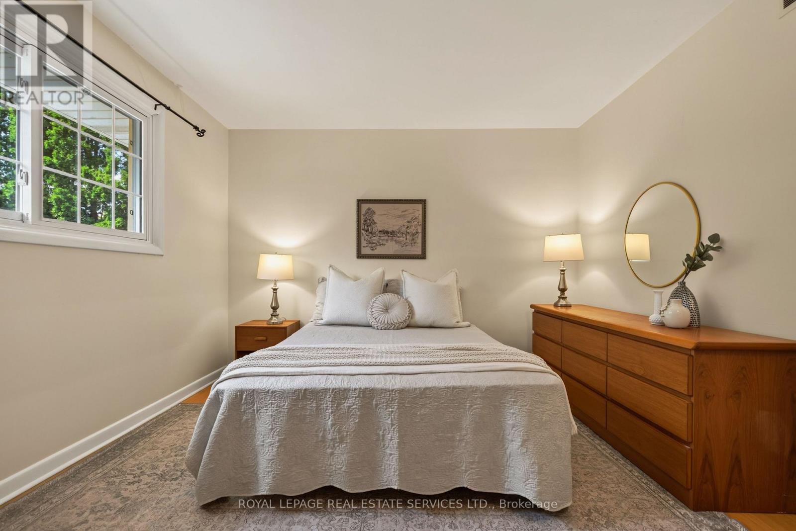 17 LYNNDALE DRIVE - 24