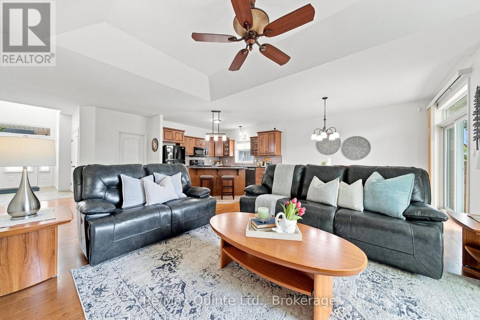 31 ESSEX DRIVE - 11