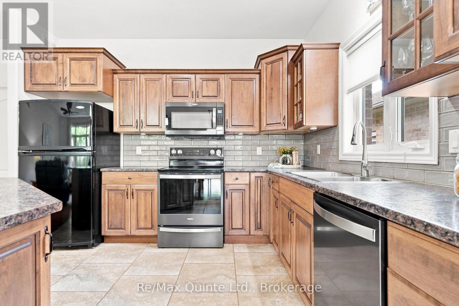 31 ESSEX DRIVE - Image 15