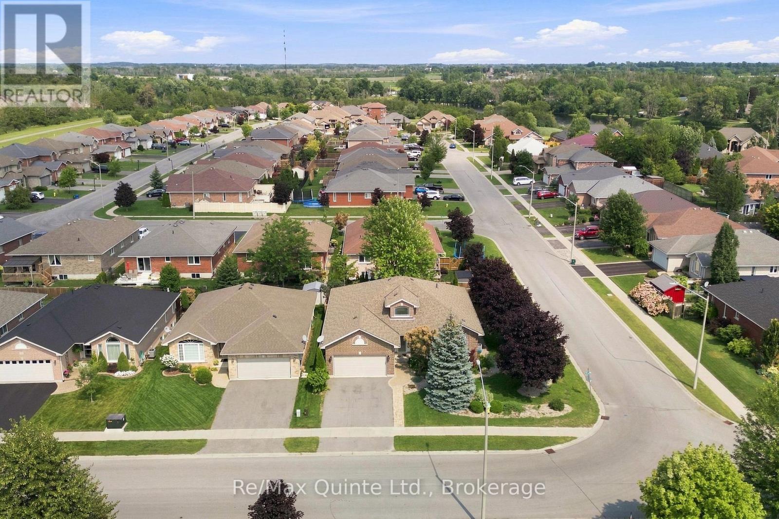 31 ESSEX DRIVE - 48