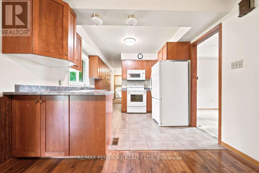 20 MEADOWBROOK DRIVE - 17