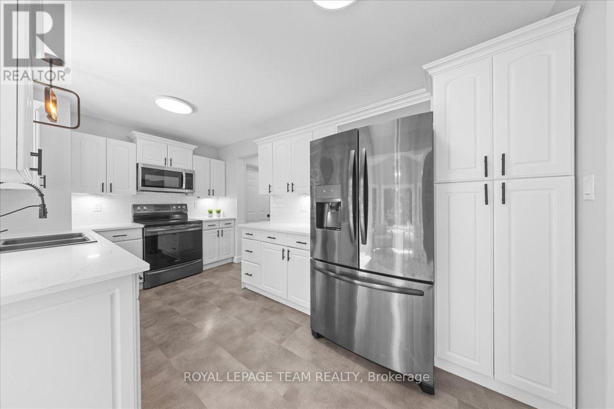 38 PATTERSON CRESCENT - 13