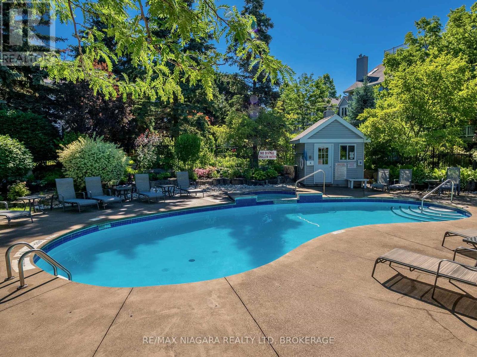 #23 5 LAKESIDE DRIVE W - 19
