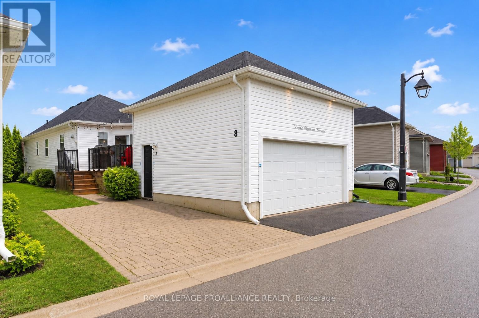 8 BIGWOOD CRESCENT - 2