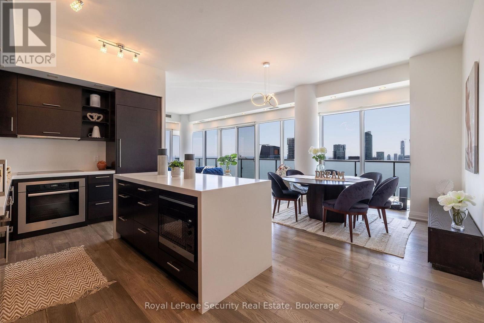 #5301 1080 BAY STREET - 2