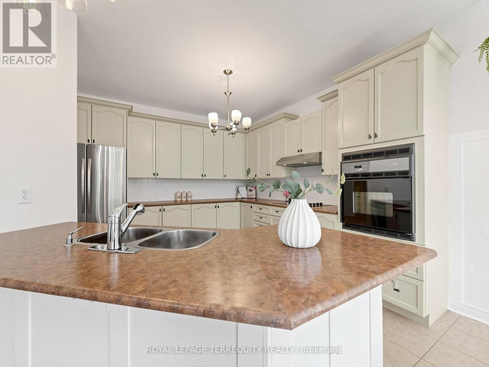 19 JOHNSON CRESCENT - 18
