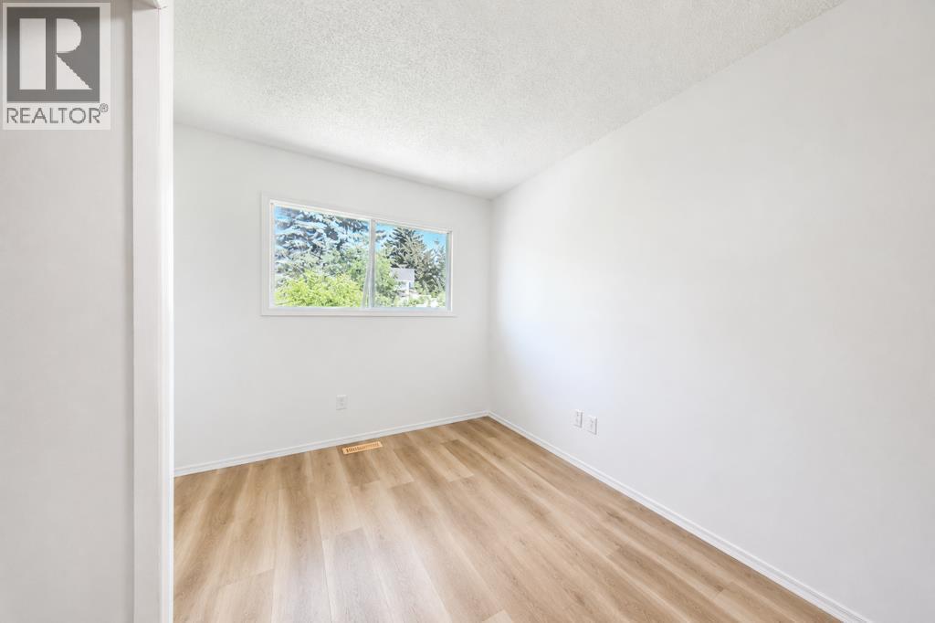 Listing photo – 7363 59 Avenue, Red Deer