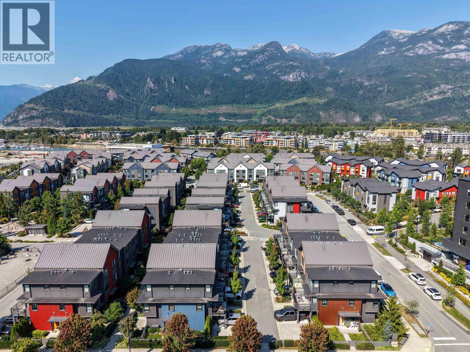 1374 MARINASIDE PLACE, Squamish
